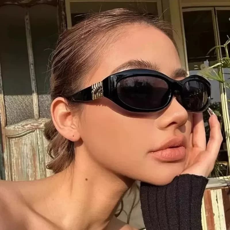 2025 Nuovo marchio Occhiali da sole Donna Protezione solare Protezione UV Occhiali da sole cool di fascia alta Look sottile Occhiali rotondi alla moda Gafas