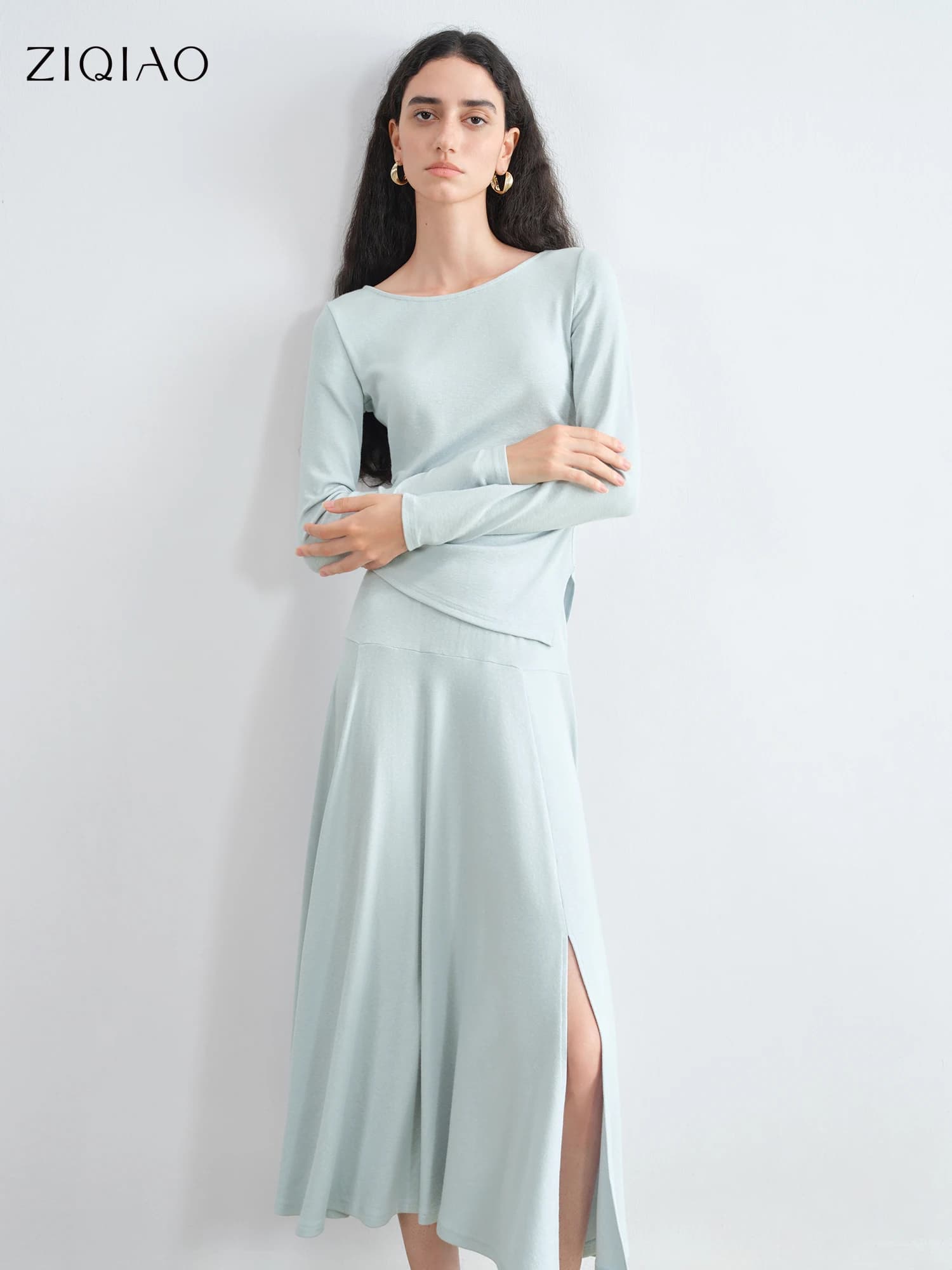ZIQIAO Autunno 2025 Set a maniche lunghe - Top e gonna abbinati con tono morbido blu Abito casual da donna lungo ​