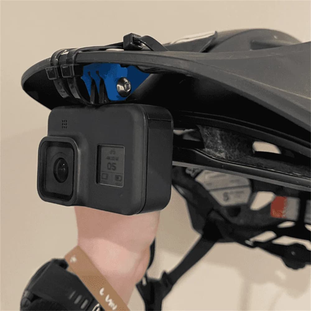 Supporto Universale per Action Camera da Casco, Montaggio Rapido e Stabile per Moto, Bici, Sci e Sport all'Aperto