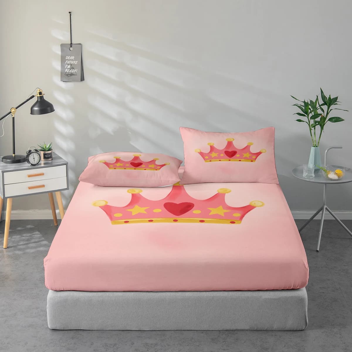 Set di lenzuola con stampa di corone, cuori e stelle su sfondo rosa, combinazione di proteggi-materasso e federa. Set di Lenzuola Stampate ad Alta Definizione Include 1 Lenzuolo + 1 o 2 Federe (60*100cm e 72*132cm per 1 Federa, il Resto delle Misure per 2 Federe). Adatto per Camera da Letto e Stanza degli Ospiti, Biancheria da Letto in Poliestere Ultra Morbido, Lavabile in Lavatrice, Utilizzabile in Tutte le Stagioni