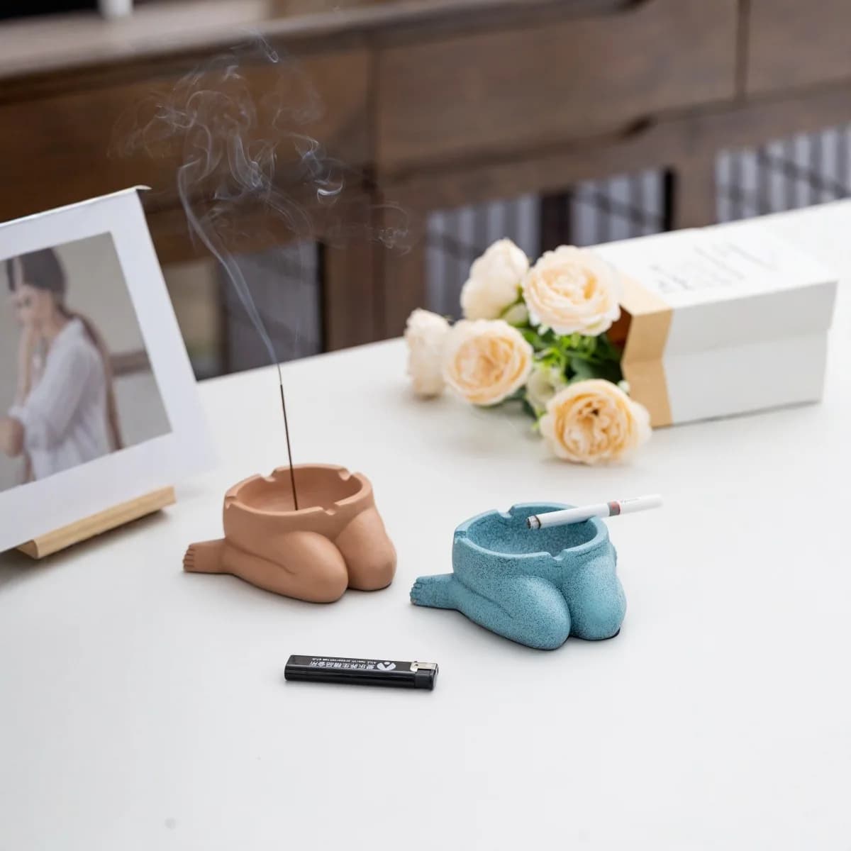 Posacenere umano creativo e carino Base per aromaterapia Vassoio per bastoncini di incenso Posacenere per sigari Astratta Statua nuda Accessori per la casa
