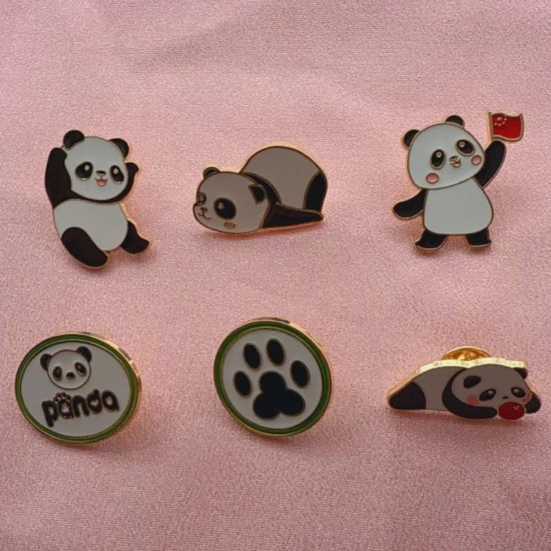 Set di 6 Spille Decorative a Forma di Panda Cinese, Accessori per Abbigliamento Autunno/Inverno, Decorazione per Zaini Uomo e Donna, Idea Regalo