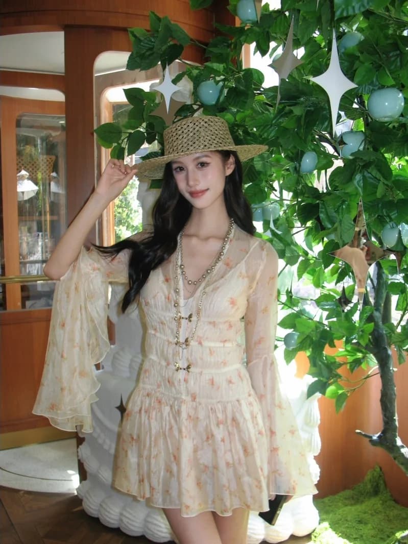 Sweet Style Holiday Short Dress Bell Sleeve V-Neck Gathered Waist Slimming Atmosphere Buckle A-Line Skirt Dress