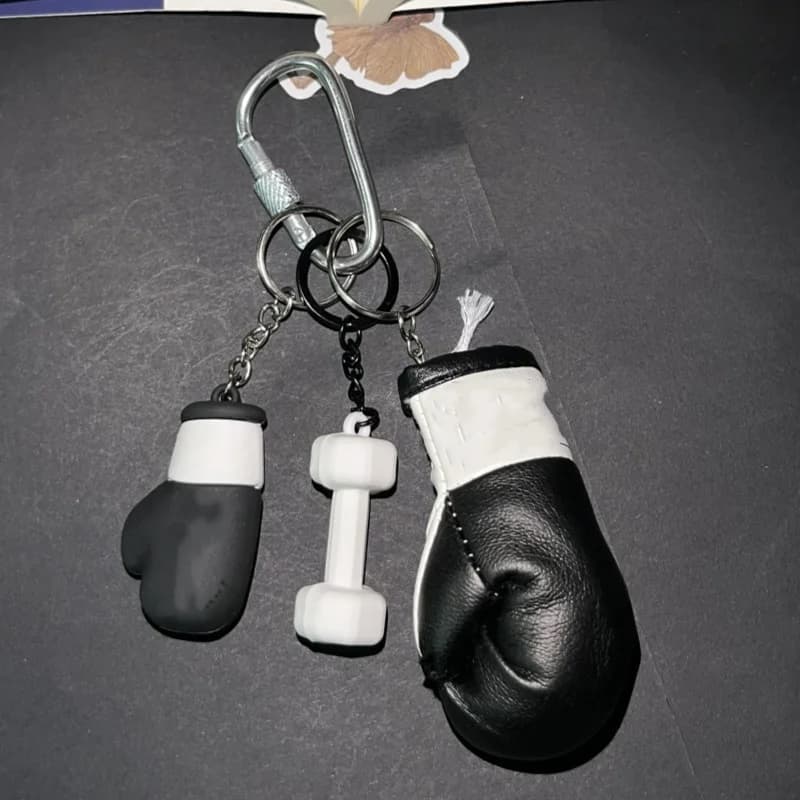 New 3D Keyring Mini Simultaneous Boxing Gloves and Fashion Gym Hub with Luxury Decorative Pendant with Lock Closure