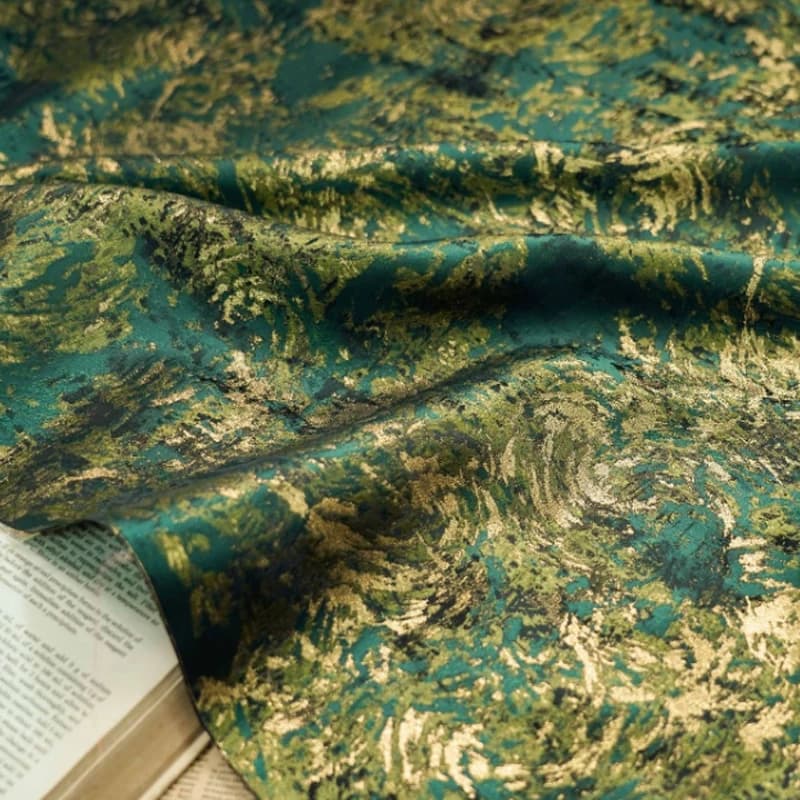 Gold Thread Yarn-dyed Jacquard Fabric Design Sewing Material Texture Dress Material Garment Fabric