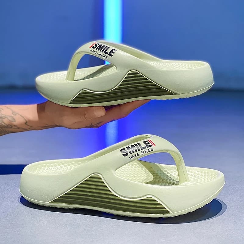 Pantofole alla moda maschili nuove estive Infradito da spiaggia da uomo morbide Scarpe da massaggio comode Pantofole da esterno da uomo di moda 241166