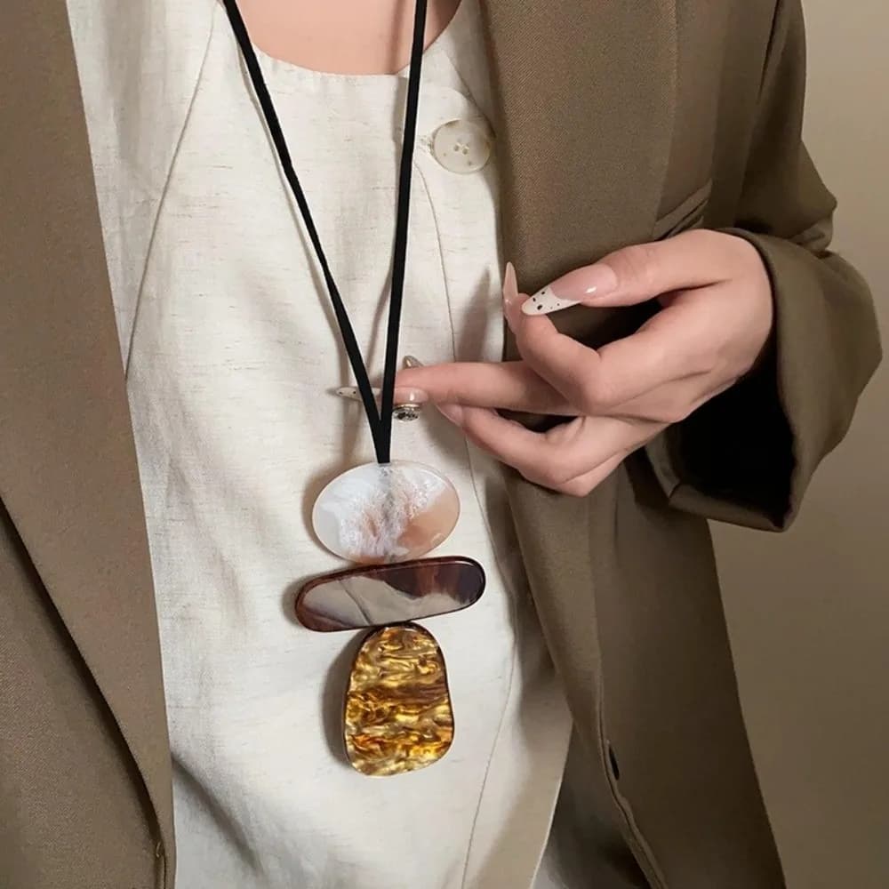 Trendy Bohemia Necklace for Women Pendant Advanced Neck Chain Retro Resin Sweater Chain Clothing Accessories