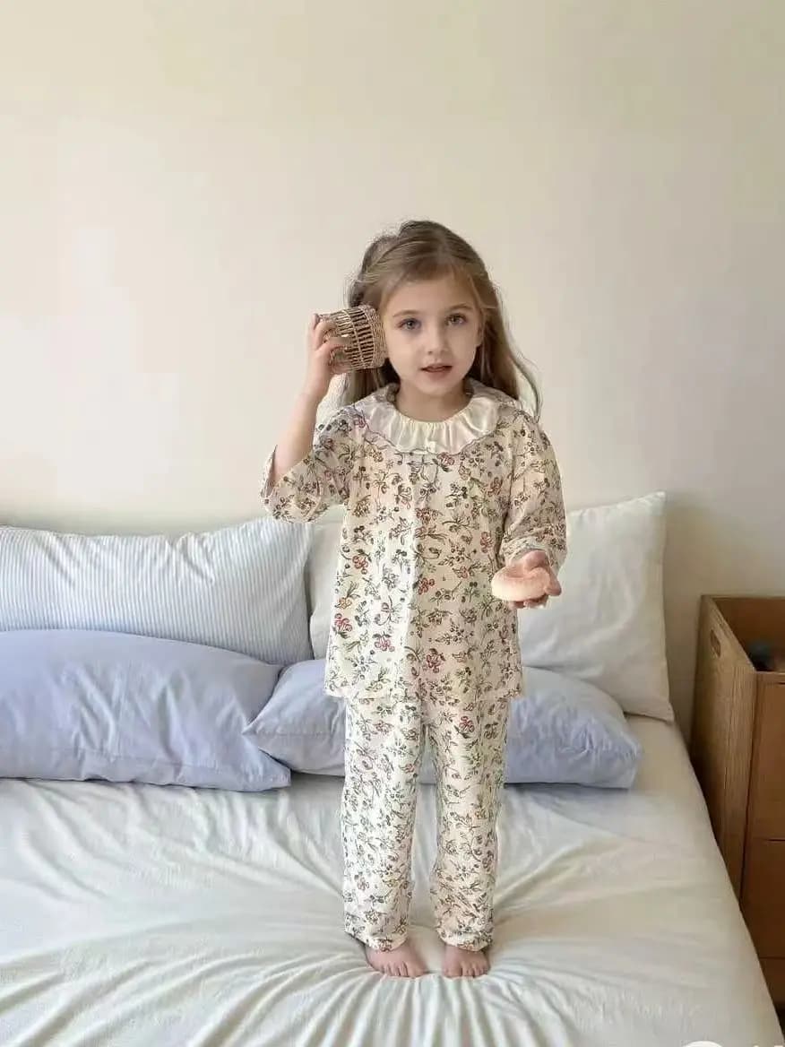 Set floreale in due pezzi per bambina - comodi vestiti da casa che possono essere indossati anche all'esterno, con colletto in filigrana, adatti per la primavera