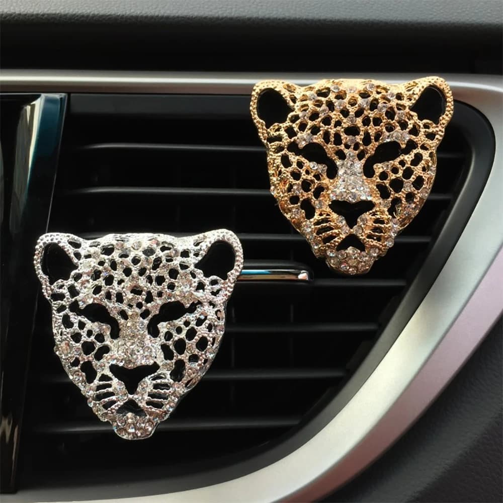 New Car Air Vent Clip Charms Crystal Leopard Car Aromatherapy Essential Oil Diffuser Ladies Fashion Automatic Decoration