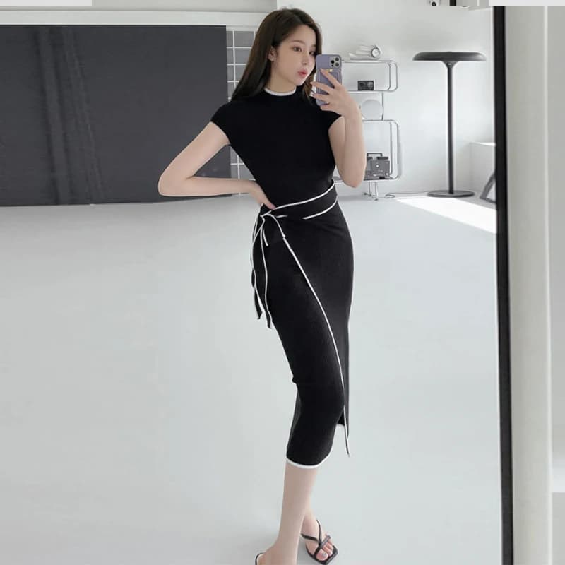 Abito in maglia slim fit stile coreano primavera estate, color block, vita alta, girocollo, con cintura, gonna lunga elegante, in poliestere traspirante