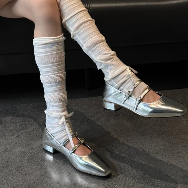 2025 Nuovo tacco largo Mary Jane scarpe da donna testa quadrata una fibbia fiocco balletto tacco gattino scarpe singole argento