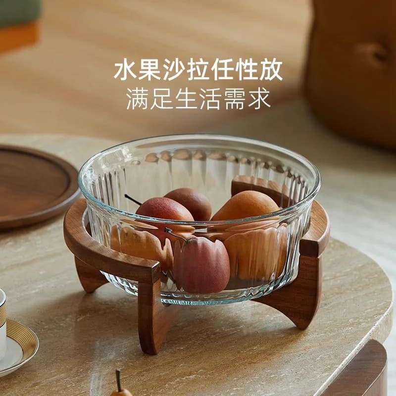 Piatto di frutta, tavolino da salotto, squisiti snack di frutta secca per la casa, piatto di caramelle di alto valore, frutta in vetro dai piedi alti