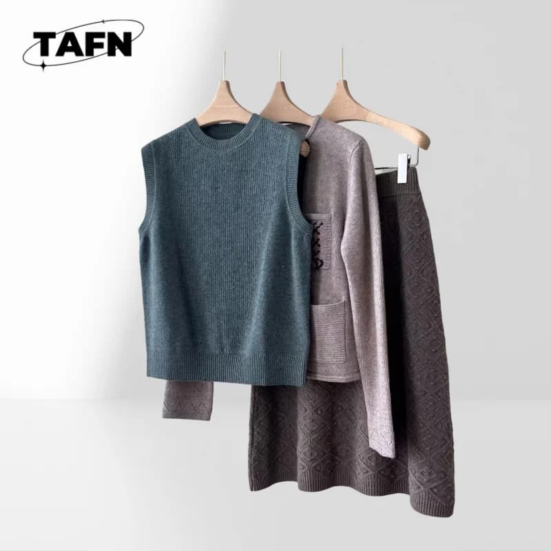 Women's Elegant Summer Skirt Set, Perfect for Day-to-Night Looks Comfortable Two-Piece Women's Skirt Set for Relaxed AK0303