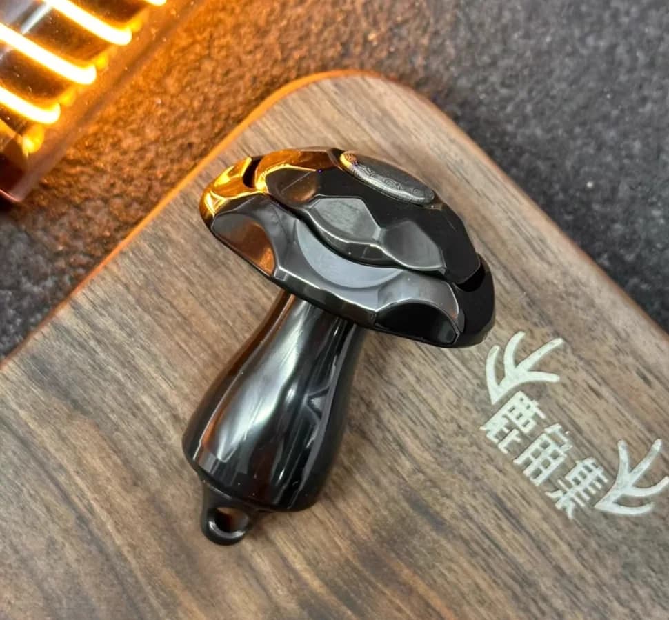 Giocattolo di decompressione agitarsi con spinner nero in zirconio a fungo velenoso EDC Rouge usato