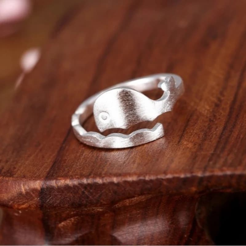 Anello in argento 925 con balena a forma di onda carina Versione coreana Anello da dito elegante con gioielli spazzolati semplici alla moda per le donne