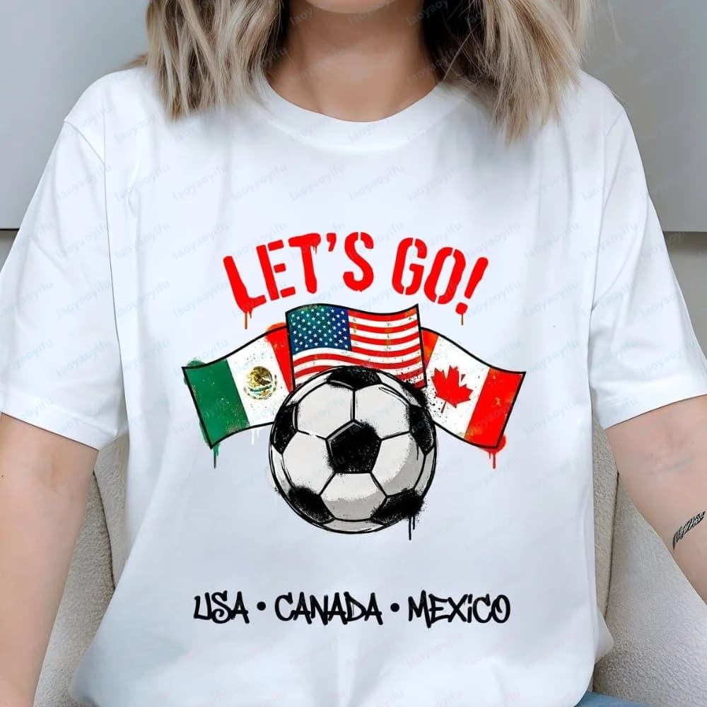 Maglietta da Calcio Uomo 2026 USA Canada Messico "Andiamo! " T-shirt casual con stampa graffiti, manica corta e girocollo, per i fan, regalo per il giorno della partita