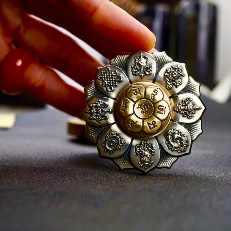 LiaoLiao EDC Edizione Limitata Spinner Antistress Rotante in Lega di Rame con Occhio di Buddha e Ruota del Loto Incisa
