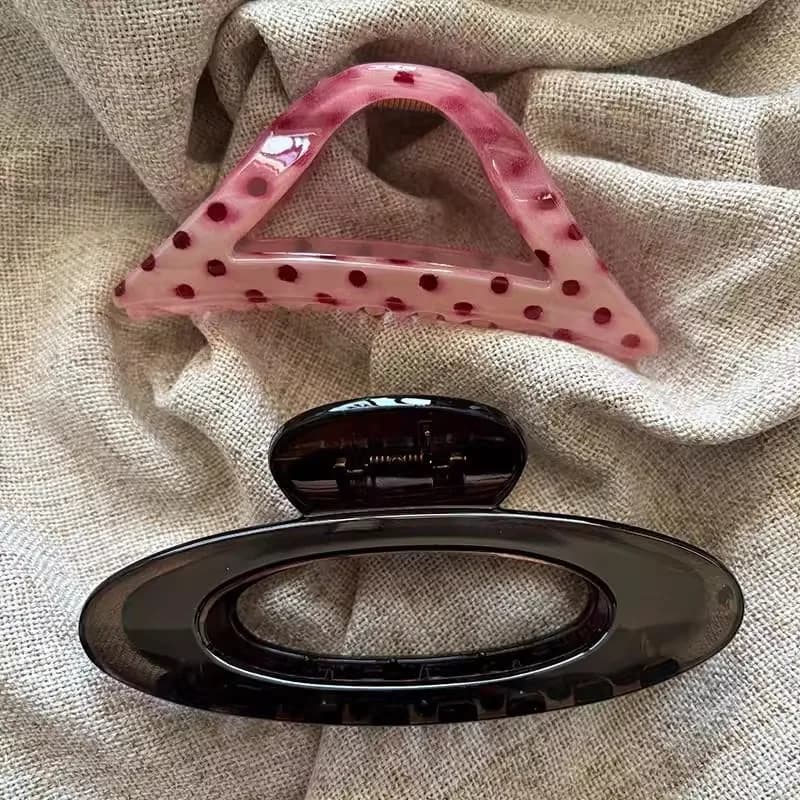 Set di artigli per capelli alla moda Triangolo a pois Clip a forma ovale Artigli per coda di cavallo di squalo Accessori per capelli in acrilico alla moda per le donne