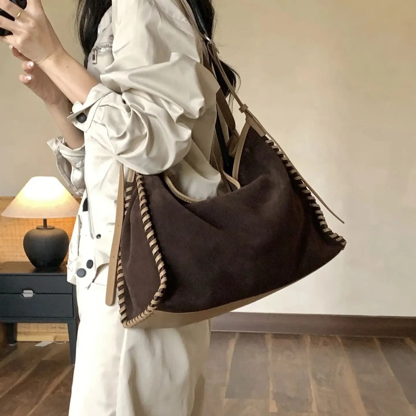2026 di lusso Hit-color bordo lavorato a mano manico lungo da donna Tote Kakhi vera pelle scamosciata opaca borsa a tracolla femminile in pelle di mucca