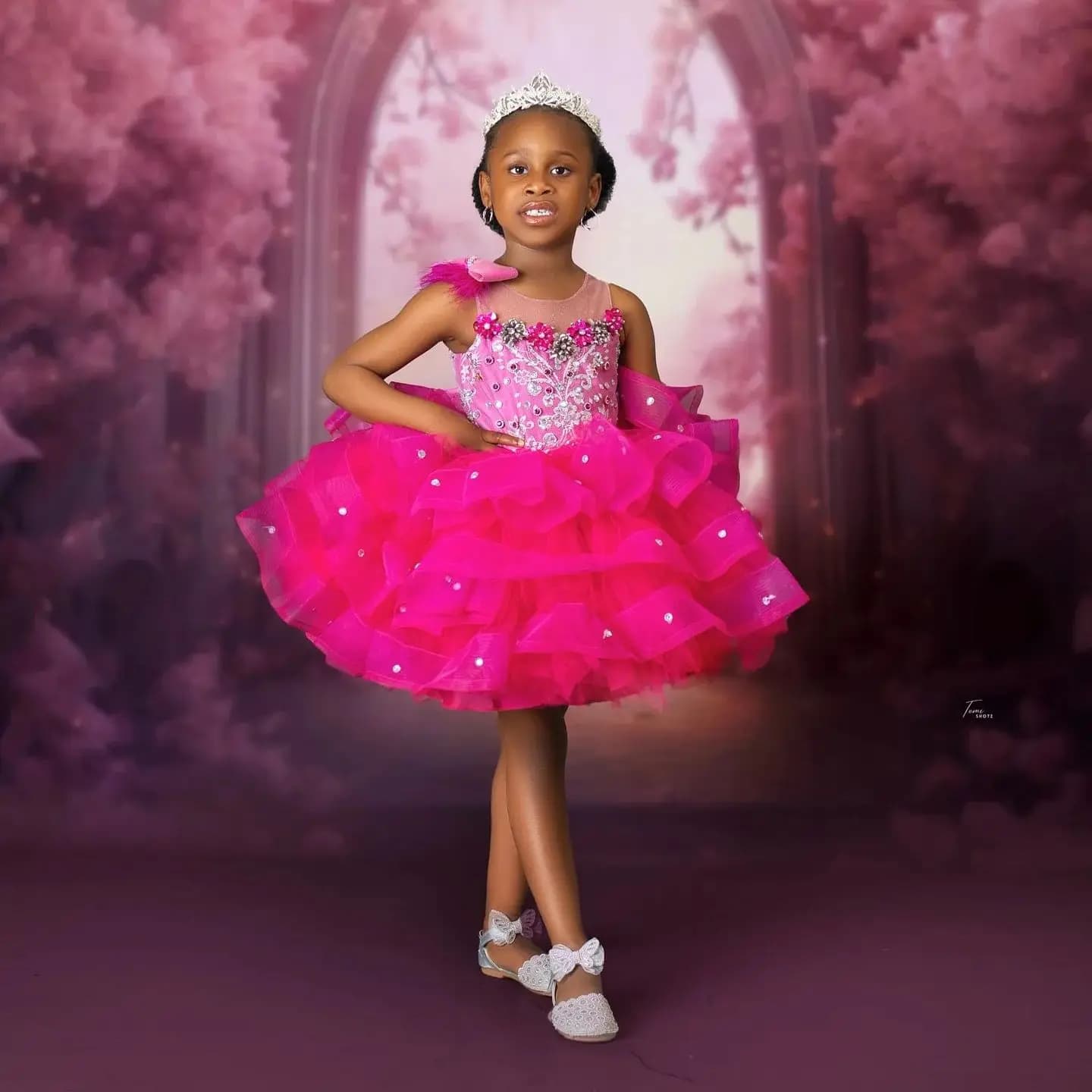 Fucsia Short Girls Birthday Party Dresses Princess Beaded lunghezza al ginocchio Flower Girl Dresses Baby Kids Ball Gowns for Photo Shoot