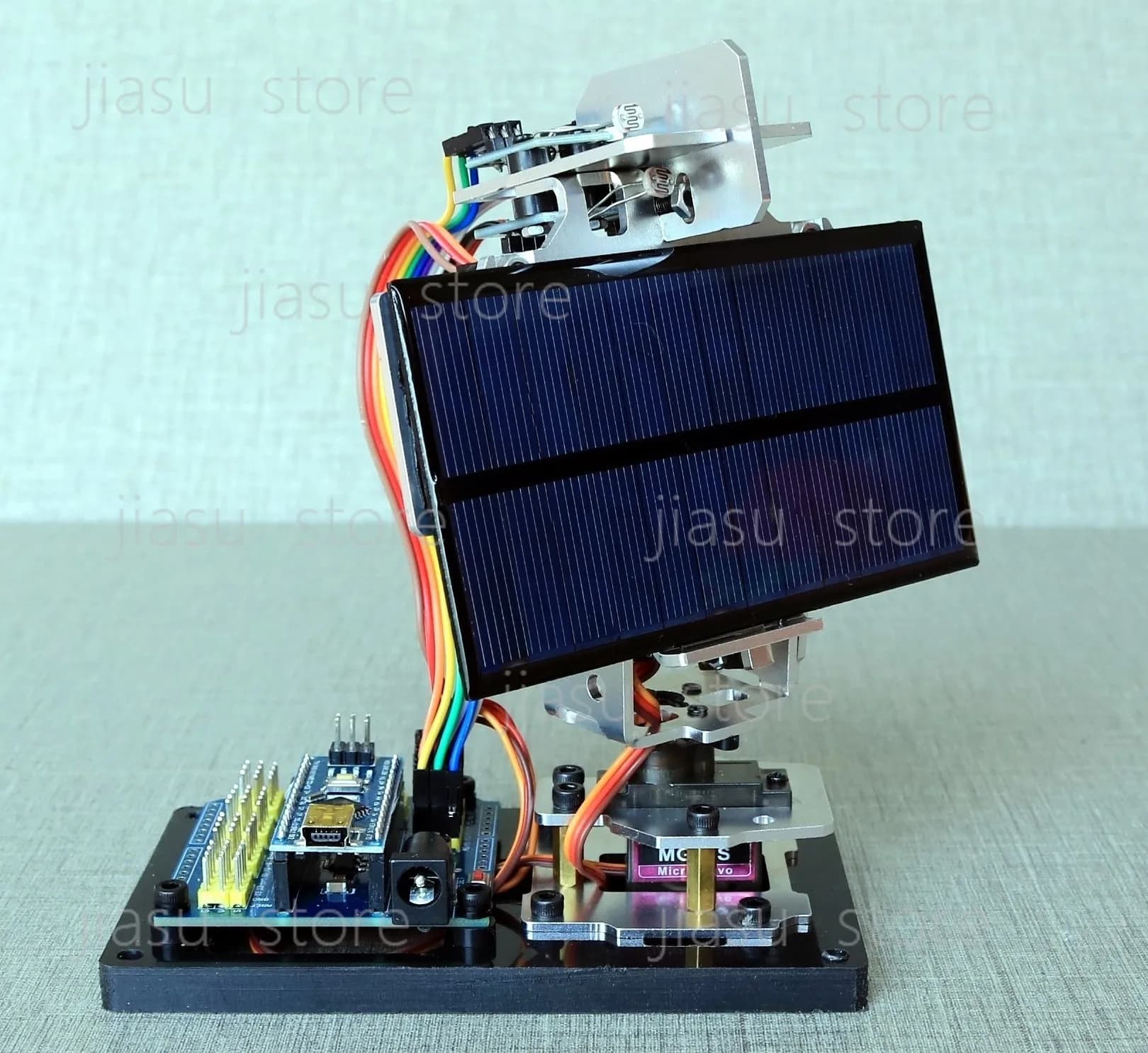 Dispositivo di tracciamento solare intelligente fai-da-te Arduino per la generazione di energia, progetto di produzione di radar di tracciamento per piccole imprese