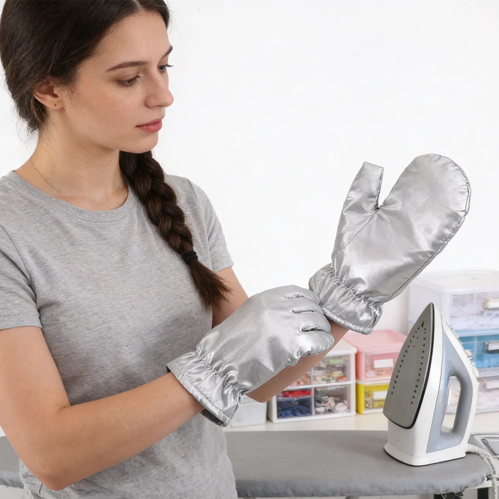 Set Portatile 3-in-1: Mini Ferro da Stiro a Vapore, Asse da Stiro e Guanto Protettivo Impermeabile Anti-Vapore Resistente al Calore per Capi d'Abbigliamento