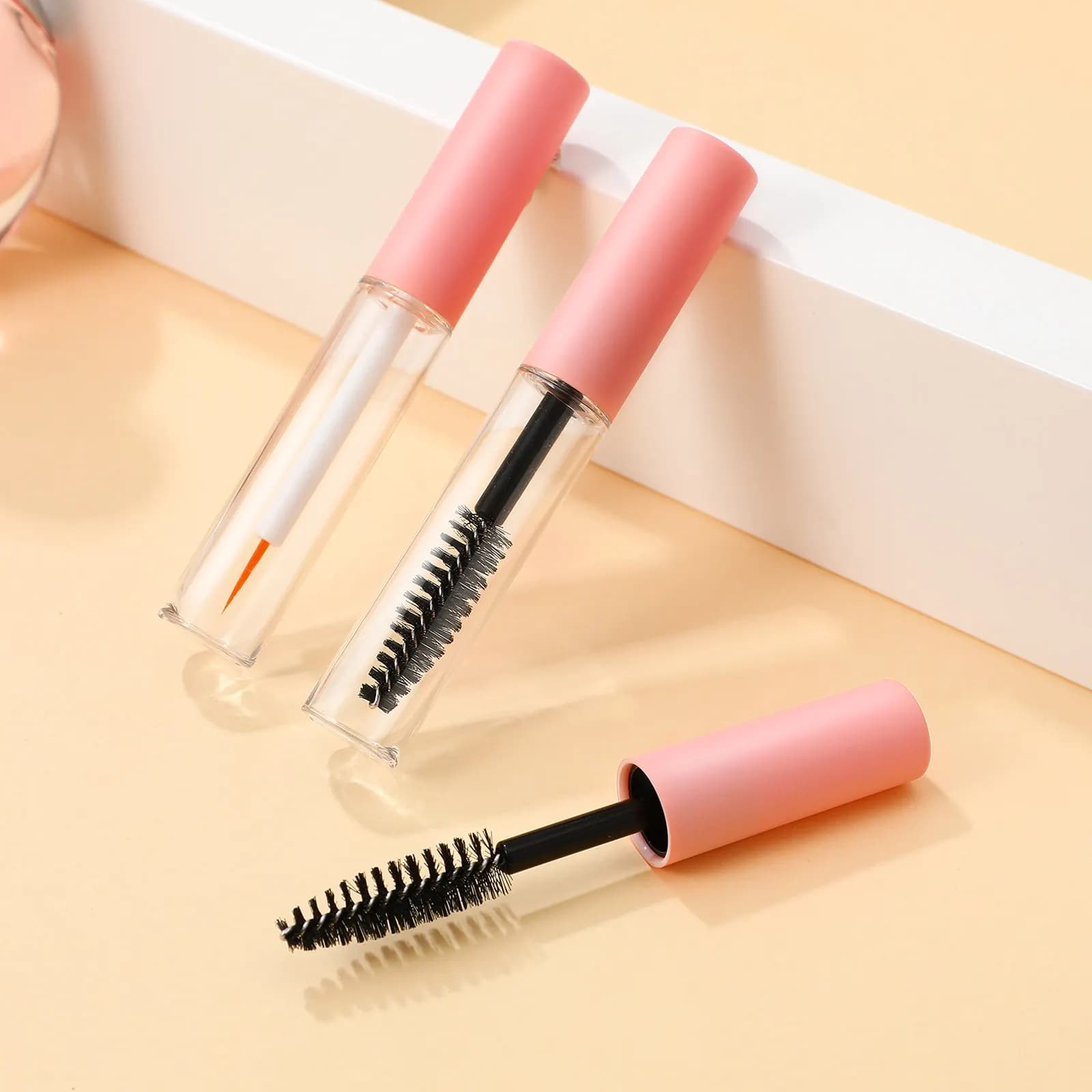 Set di 6 tubetti vuoti per mascara e applicatori, contenitori riutilizzabili per mascara, eyeliner, siero per sopracciglia, da viaggio e per uso quotidiano