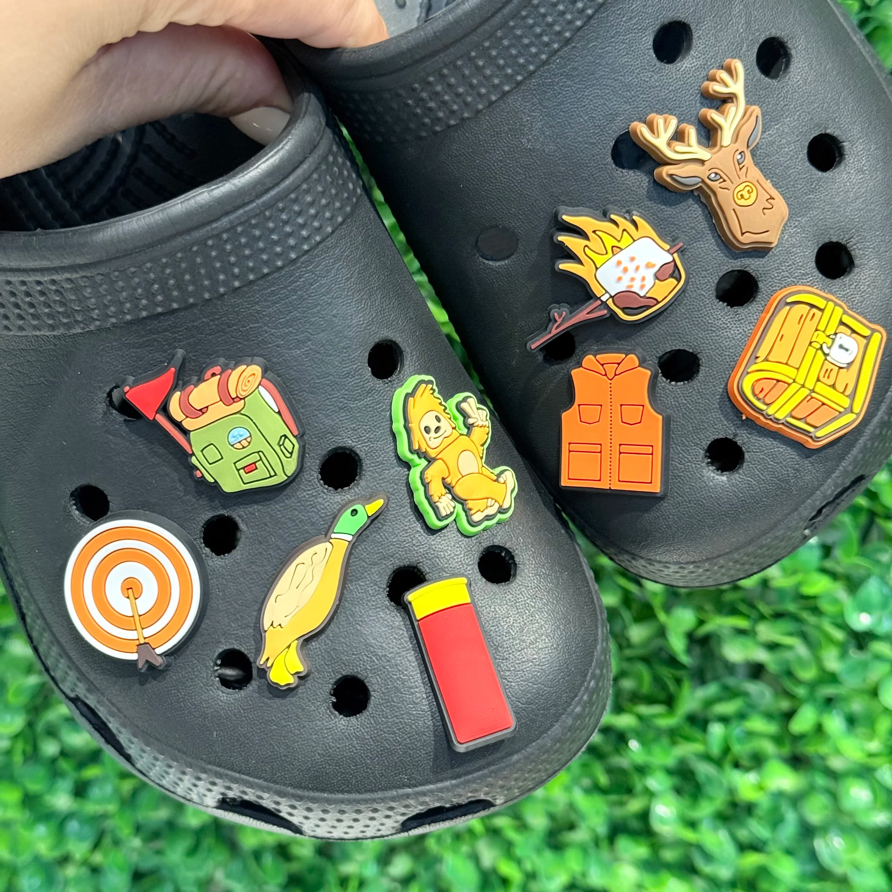 1-9PCS Arrow Fire Backpack PVC Fashion Shoe Charms Buckle Clog Accessories Hole Slipper Ornaments Fit Wristbands Kid Party Gift