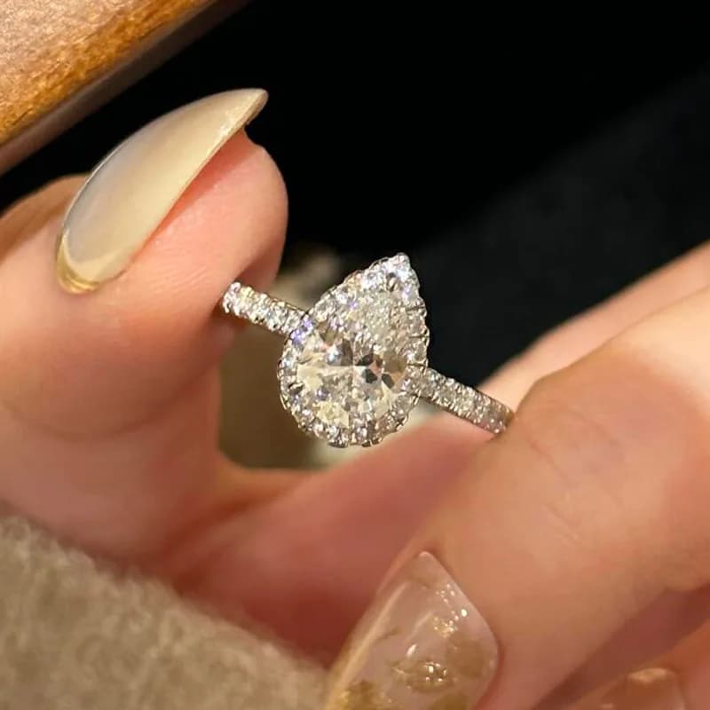 Anelli vintage con gemme a forma di cuore intarsiate con diamanti per donna, design di lusso leggero, anello di alta gamma, gioielli da matrimonio