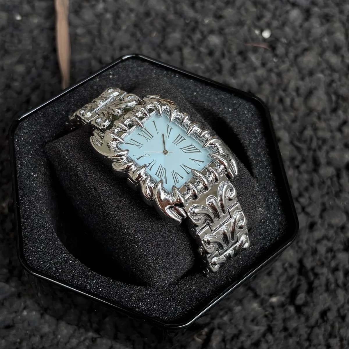 Unique Quartz Watches Men Claw Retro Style Demon Square Y2k Vintage Case Alabaster Industries Devil Creative Watch Male Clock