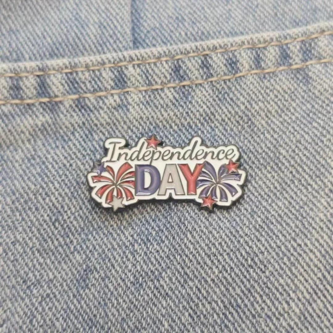 Unique and niche pin, "lean on each other", suitable for both men and women to complement outfits, backpacks, and as a gift.