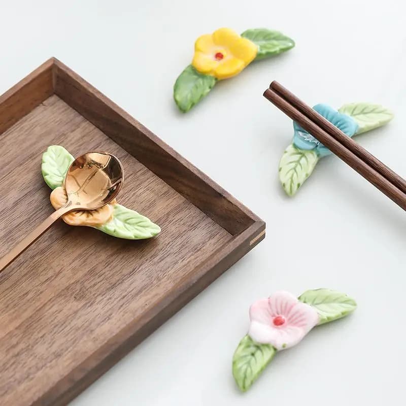 Bacchette in ceramica con fiori di pruno, cuscino per bacchette per la casa, piccolo ornamento da tavolo con fiori