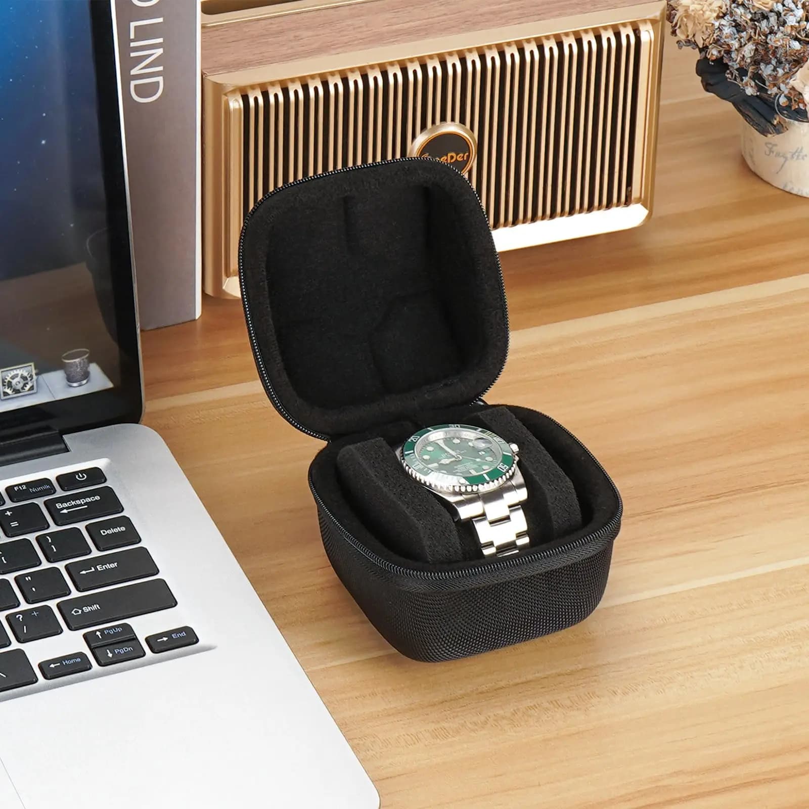 1pc Hard Single-Layer Travel Case for Men'S Watches, Including Smart And Sports Watches, Featuring Flexible Foam And Capable