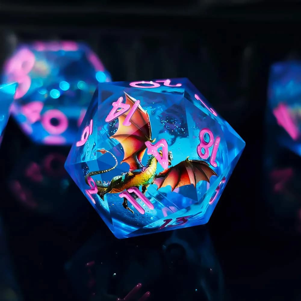 Set di Dadi con Nucleo Liquido a Forma di Drago - 7 Dadi Poliedrici in Resina Blu con Drago in Movimento, Numeri con Inchiostro Rosa per DND RPG e Giochi da Tavolo