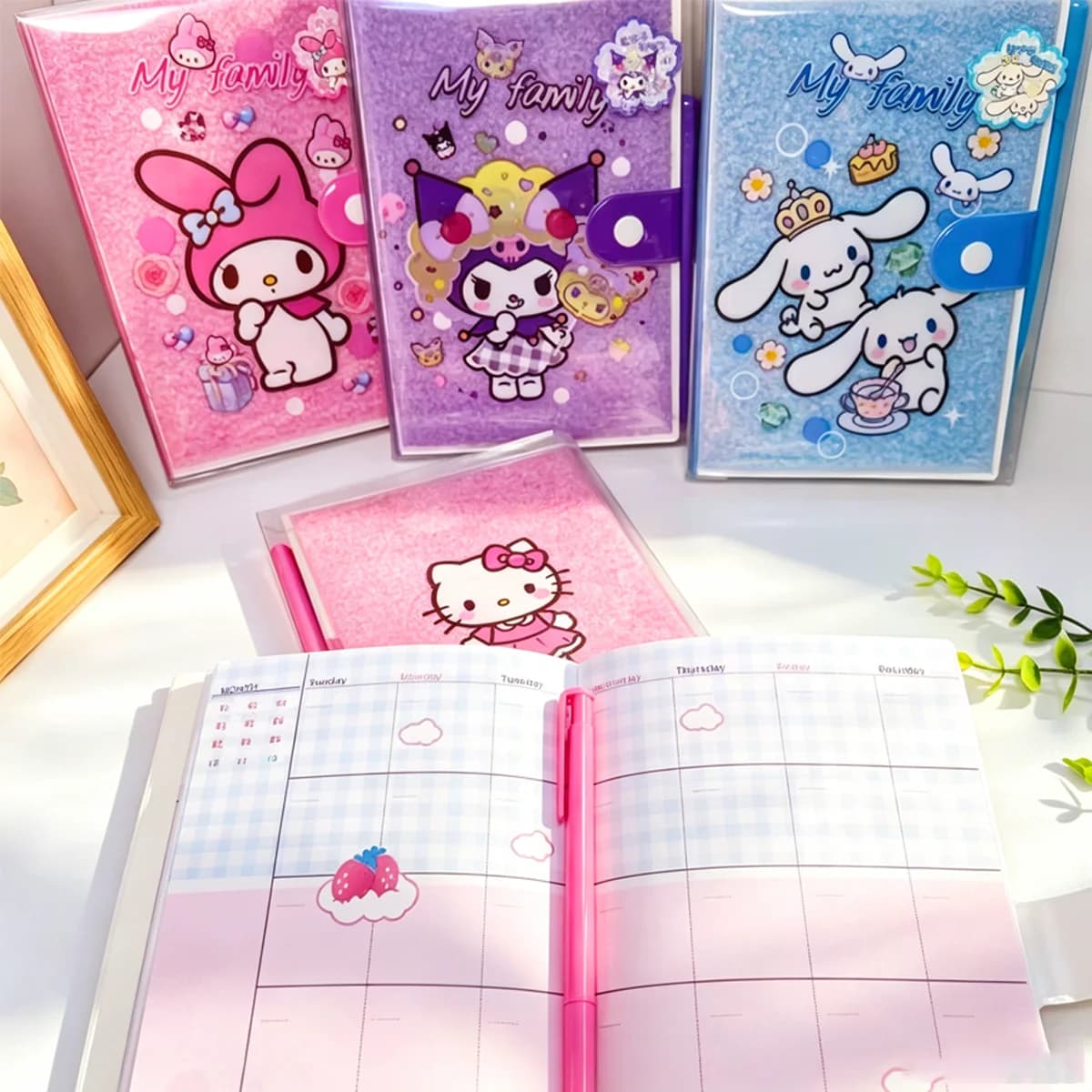 Sanrio 32K Plush Cover Notebook with Clasp and Pen, Daily Planner, Portable Notebook, Cute Student Stationery Gift.