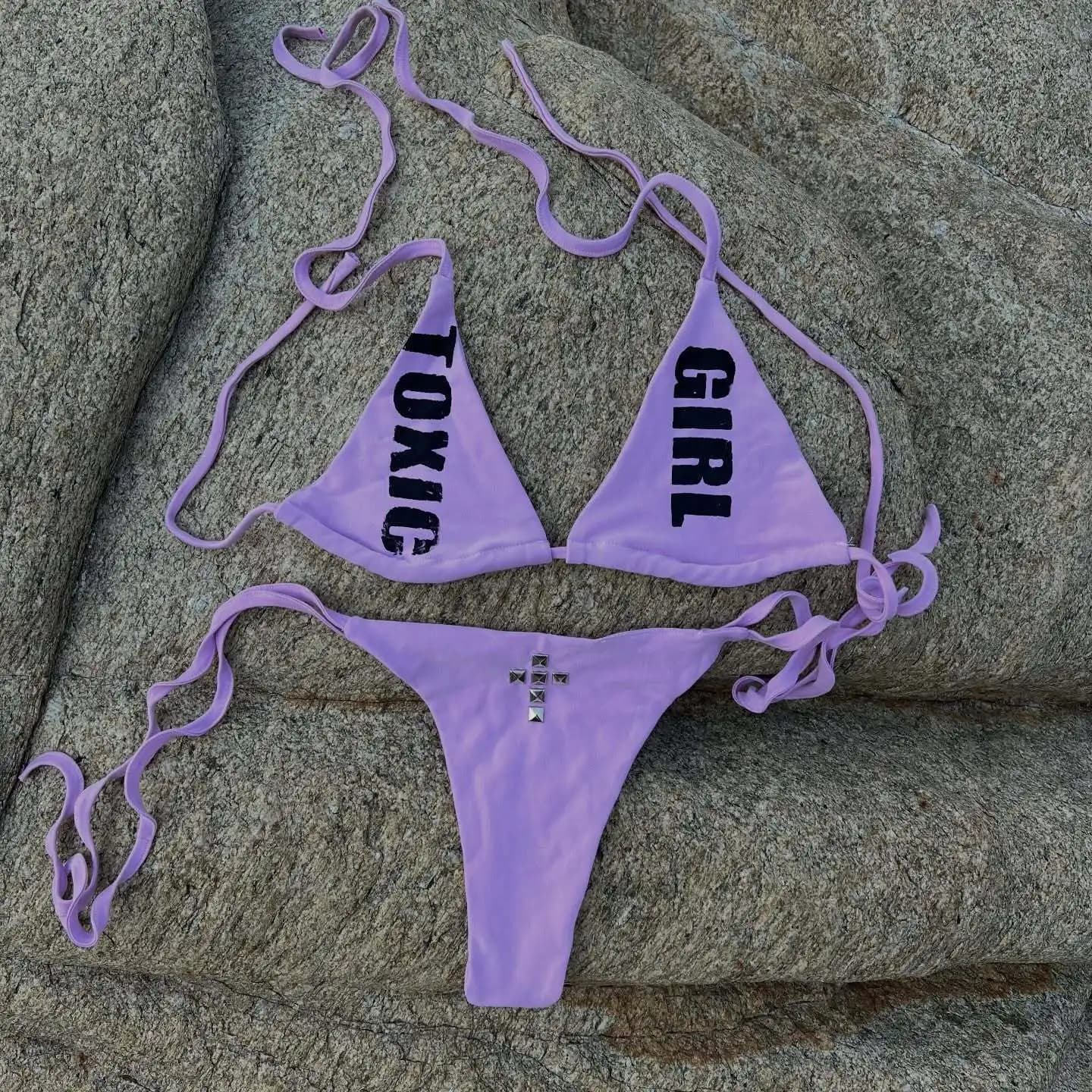 Costume da bagno alla moda con stampa a lettere e strass incrociati, bikini viola creativo europeo-americano con bretelle, stile Spice Girl