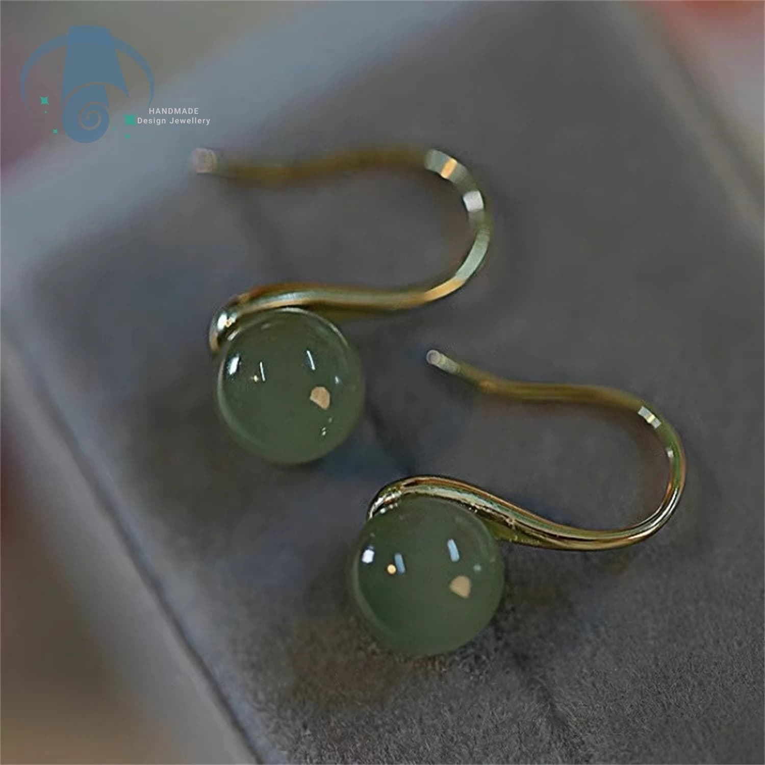 Orecchini in giada di Hetian Design con tacco alto Elegante stile vintage Gioielli di lusso delicati per le donne Regalo per lei Orecchini a bottone in giada alla moda