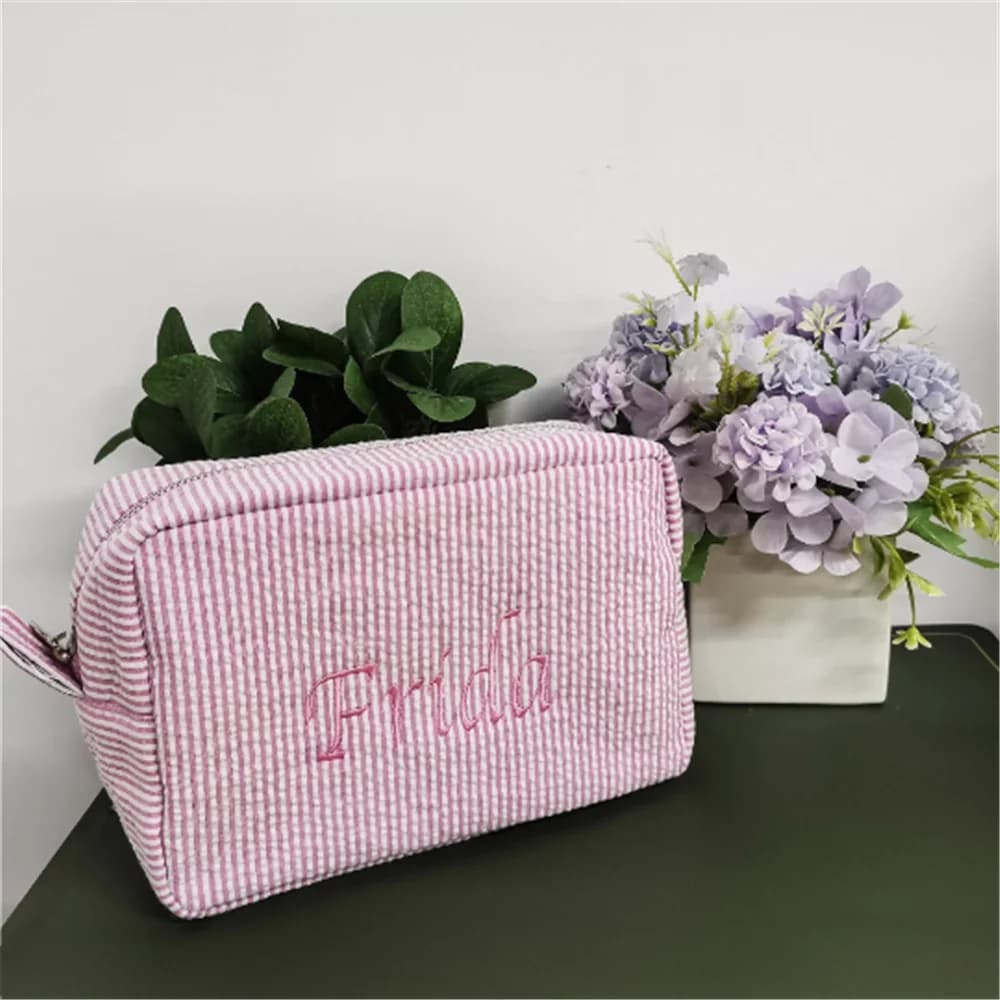 Seersucker custom makeup bag, Seersucker bag with embroidered name, custom wash bag, wedding bridesmaid gift makeup bag