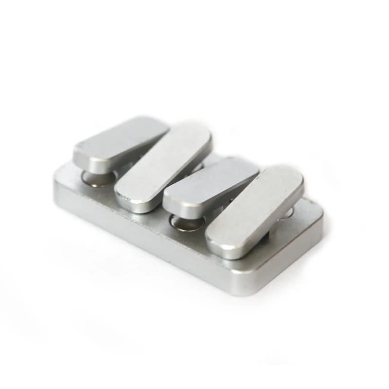 Spingitore di carte altalena EDC a quattro pulsanti in lega di alluminio con moneta a scatto pianoforte Metronomo Giocattolo con punta delle dita Giocattoli in metallo EDC Fidget Giocattoli da scrivania