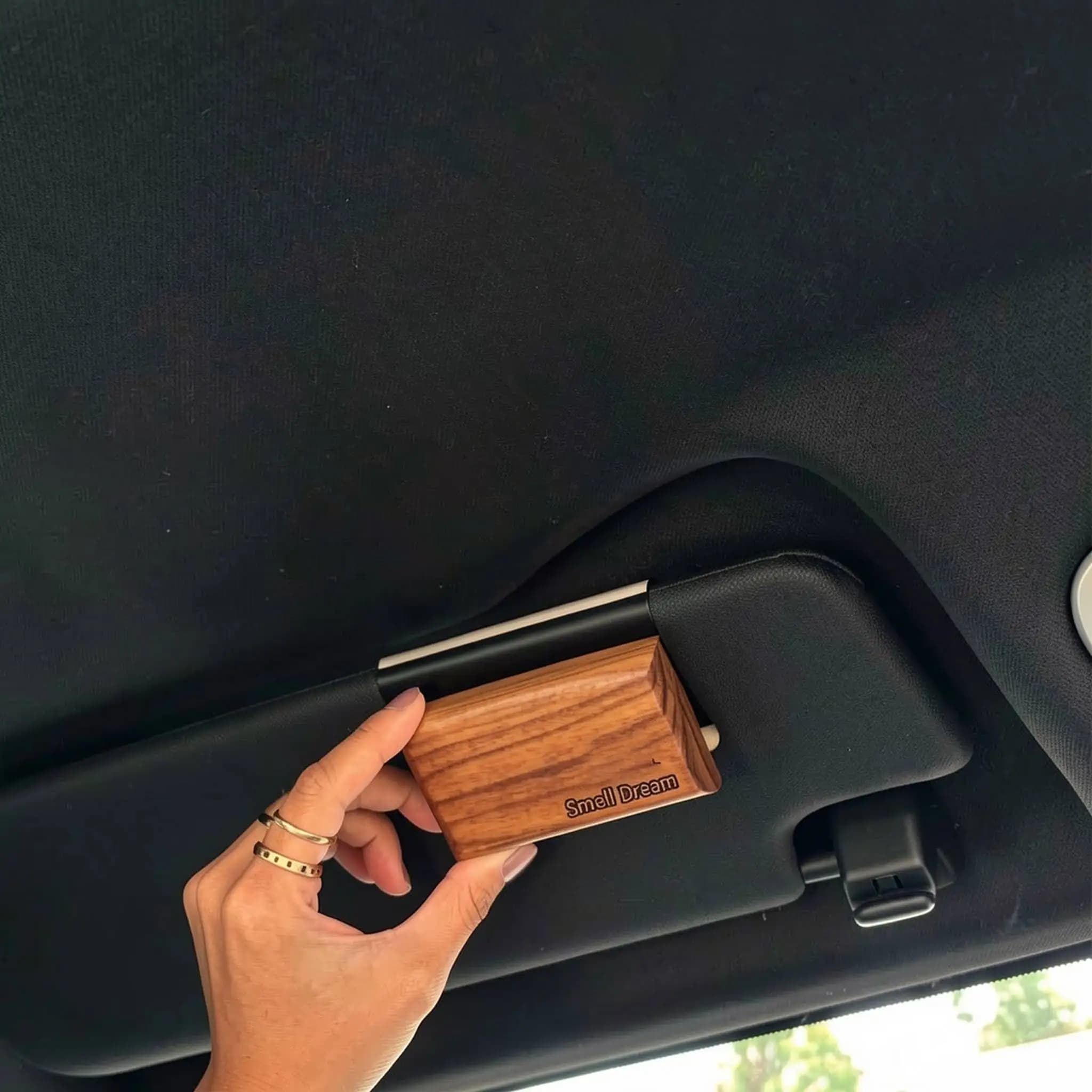 Deodorante per Auto in Legno Naturale, Diffusore di Oli Essenziali a Lunga Durata per Purificare l'Aria Interna dell'Auto