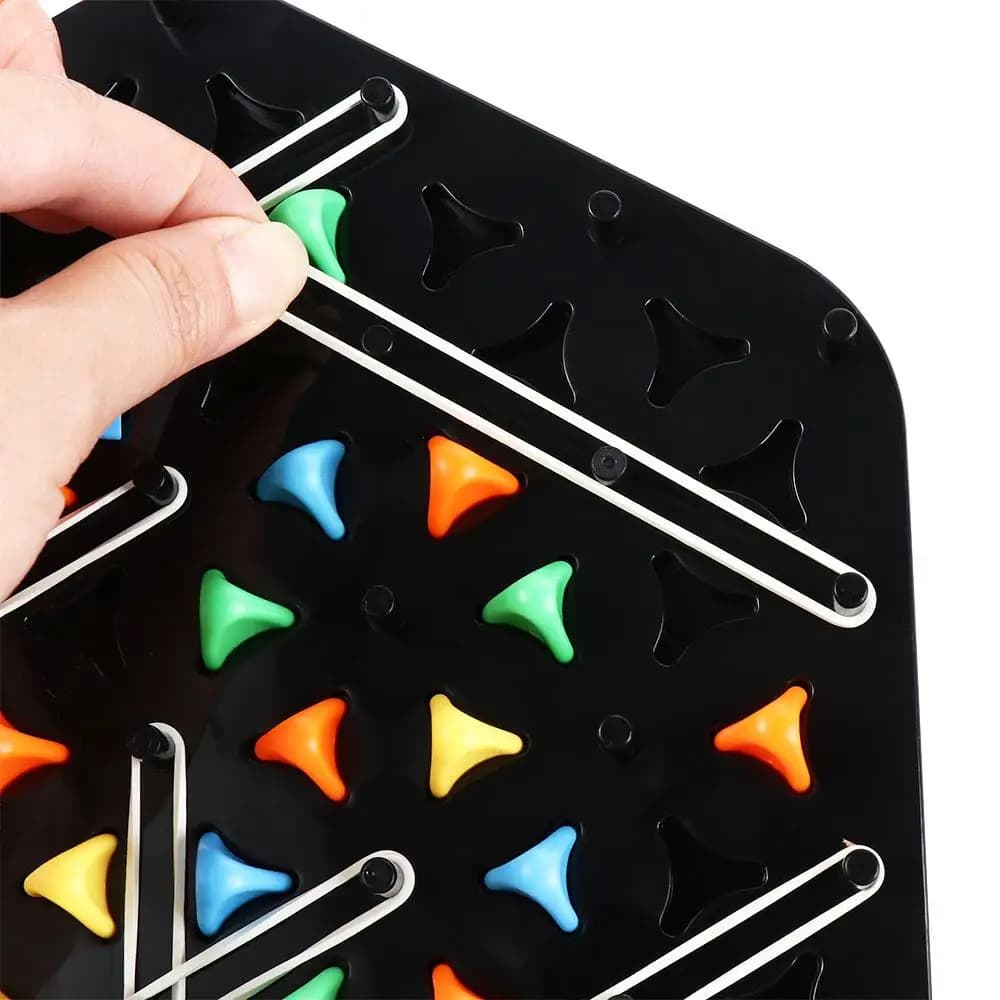 Gioco da Tavolo Geometrico con Elastici, Scacchi Triangolari per Pensiero Logico e Interazione Genitore-Figlio