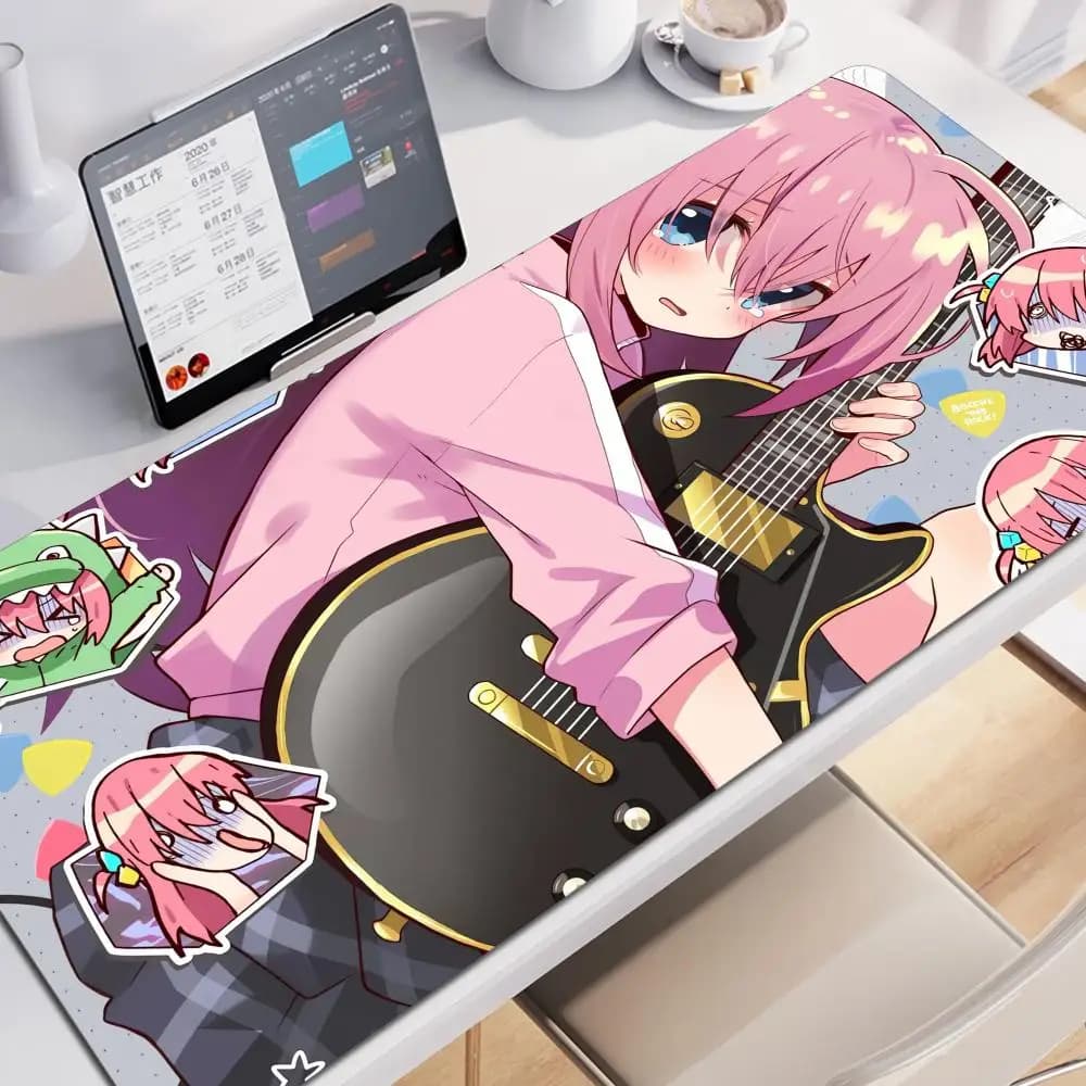 Tappetino per mouse da gaming con bordi cuciti, adorabile ragazza anime dai capelli rosa con chitarra e stampa artistica con adesivi, tappetino da scrivania antiscivolo per giocatori PC