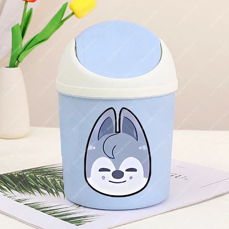 Studente carino desktop bidone della spazzatura SKZ ooed portatile bidone della spazzatura in plastica accessori Anime stampato organizzatore della spazzatura cancelleria Kawaii