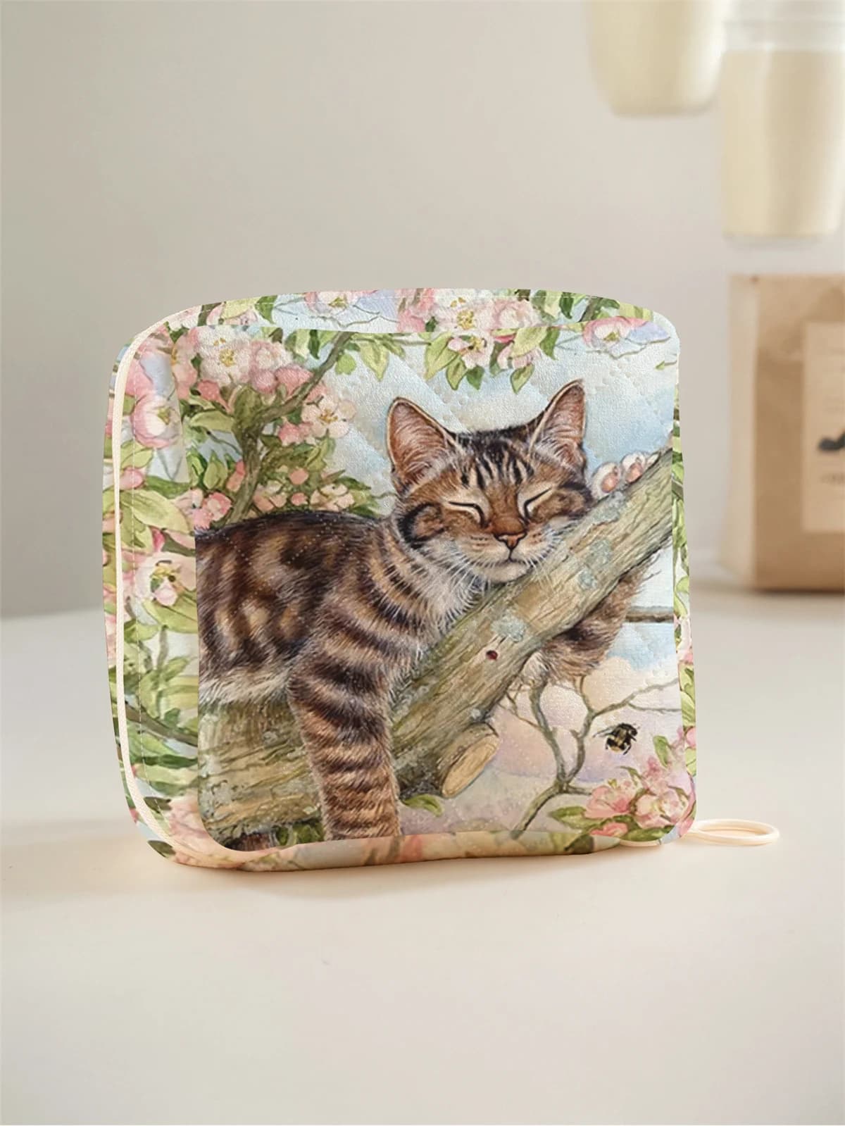 1 portable sanitary napkin storage bag, made of kitten pattern and diamond mesh material, lightweight women's tissue bag