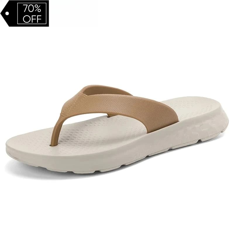 Un paio di nuove pantofole estive resistenti all'usura, traspiranti, alla moda, antiscivolo per uomo e donna, comode e semplici