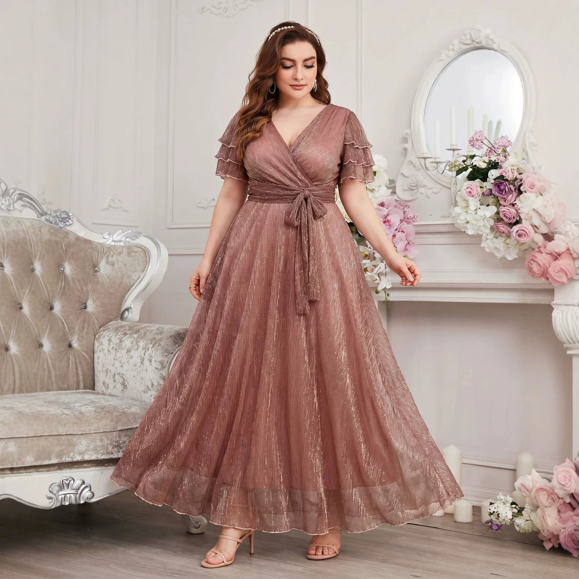 Abito Lungo da Sera/Cerimonia di Lusso con Scollo a V, Maniche a Sbuffo Stratificate, in Rete Dorata Glitterata, con Laccetti in Vita, Ideale per Matrimoni ed Eventi Formali