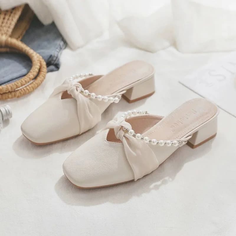 Mules da donna a punta chiusa 2026: Nuovo modello di ciabatte slip-on alla moda stile fata