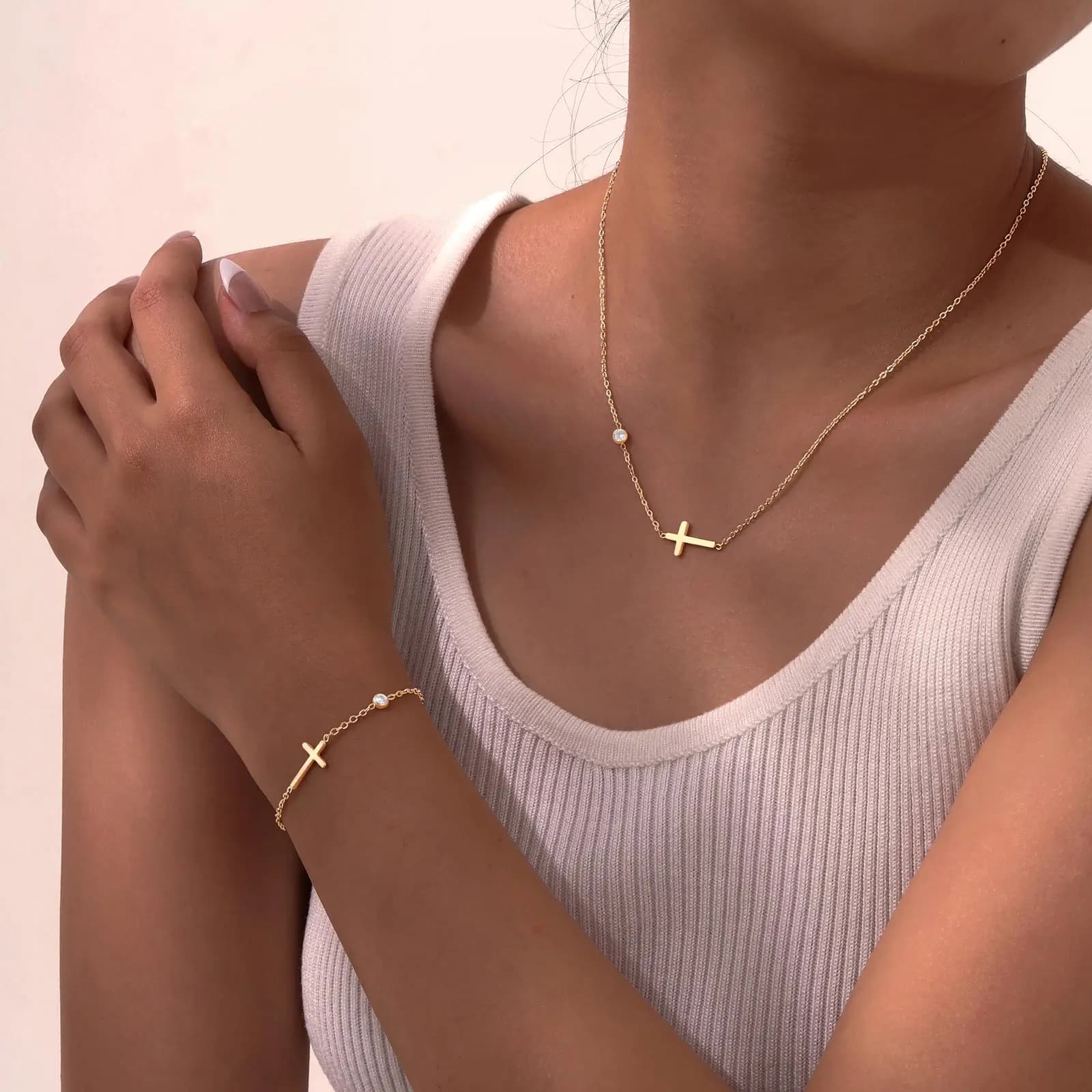 Set di collane con bracciale a catena incrociata chic per donna, bracciali con collana con ciondoli in zirconi CZ lucidi, regali di gioielli di lusso color oro