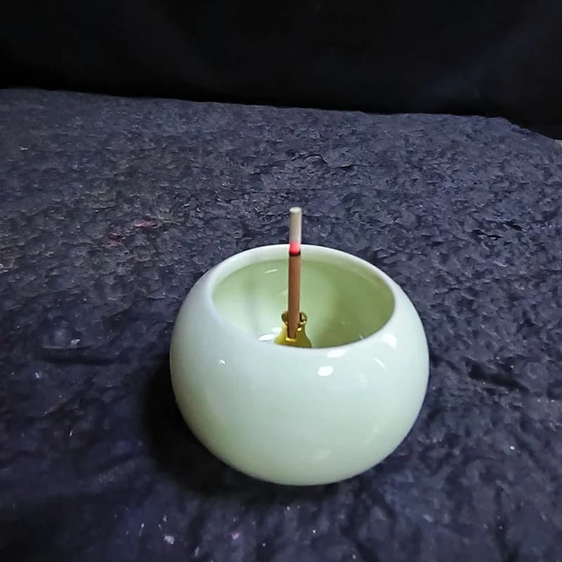 Bruciatore di incenso 2 in 1 in ceramica con ciotola per incenso a forma di ciotola di rame e portaincenso in legno di sandalo, piccolo posacenere