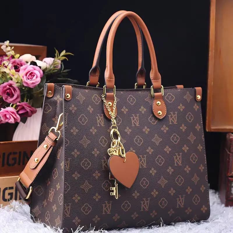 Borsa tote originale di design con linee eleganti e ampio spazio interno, perfetta come pratica e spaziosa borsa porta pannolini di lusso per signore.